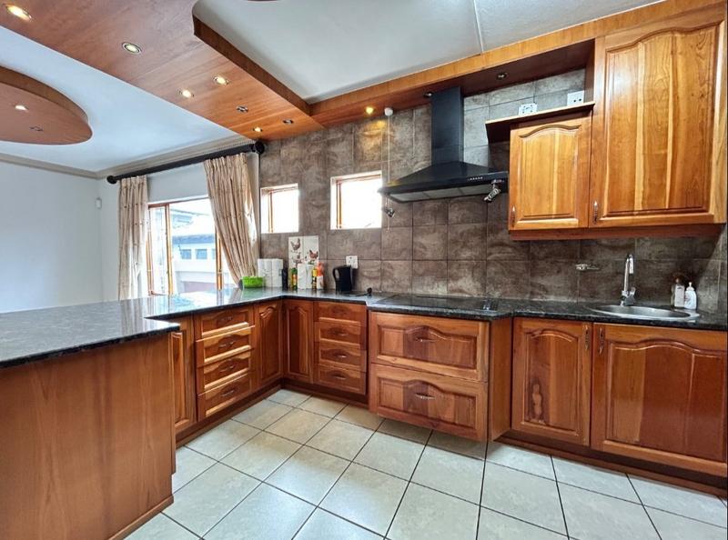 6 Bedroom Property for Sale in Birdwood Estate North West